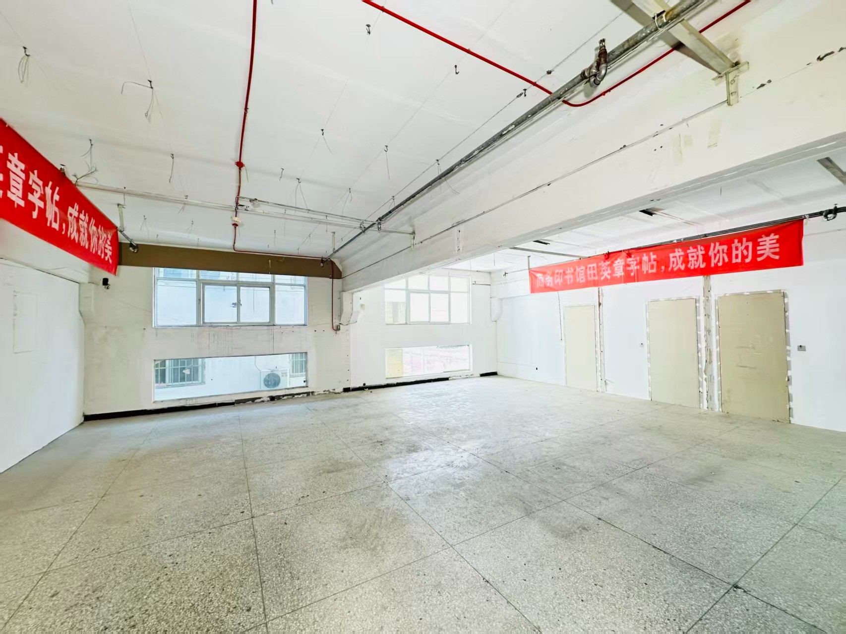 长青街重点吸引人工智能应用、数字经济、电商直播、智能制造服务、软件开发、科技创新企业及创业团队入驻